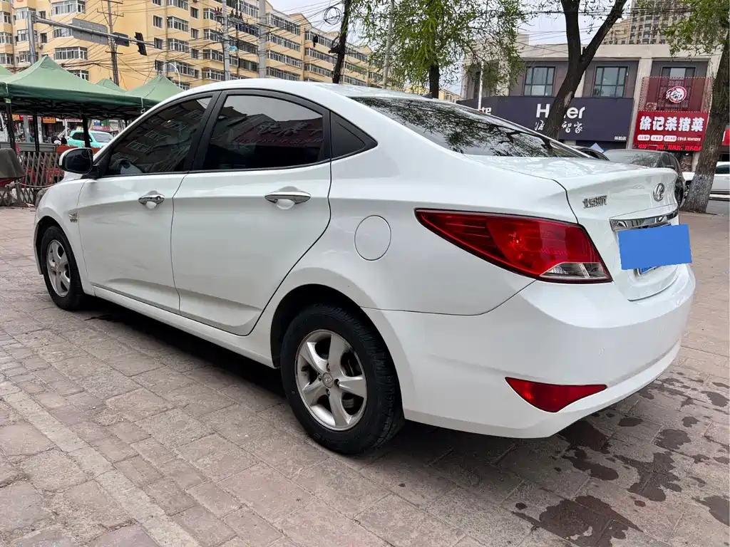 Hyundai Accent 2014 — фото 4