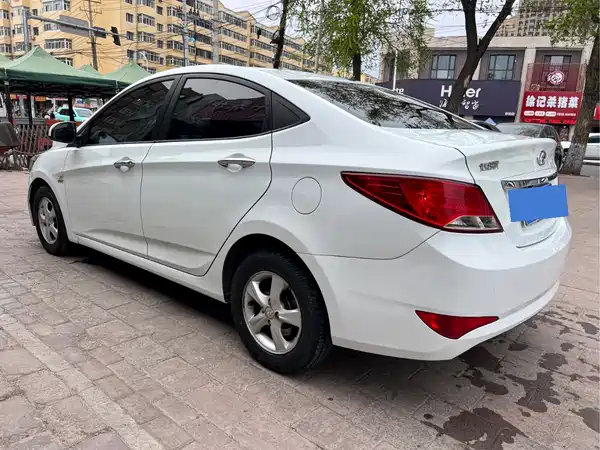 Hyundai Accent 2014