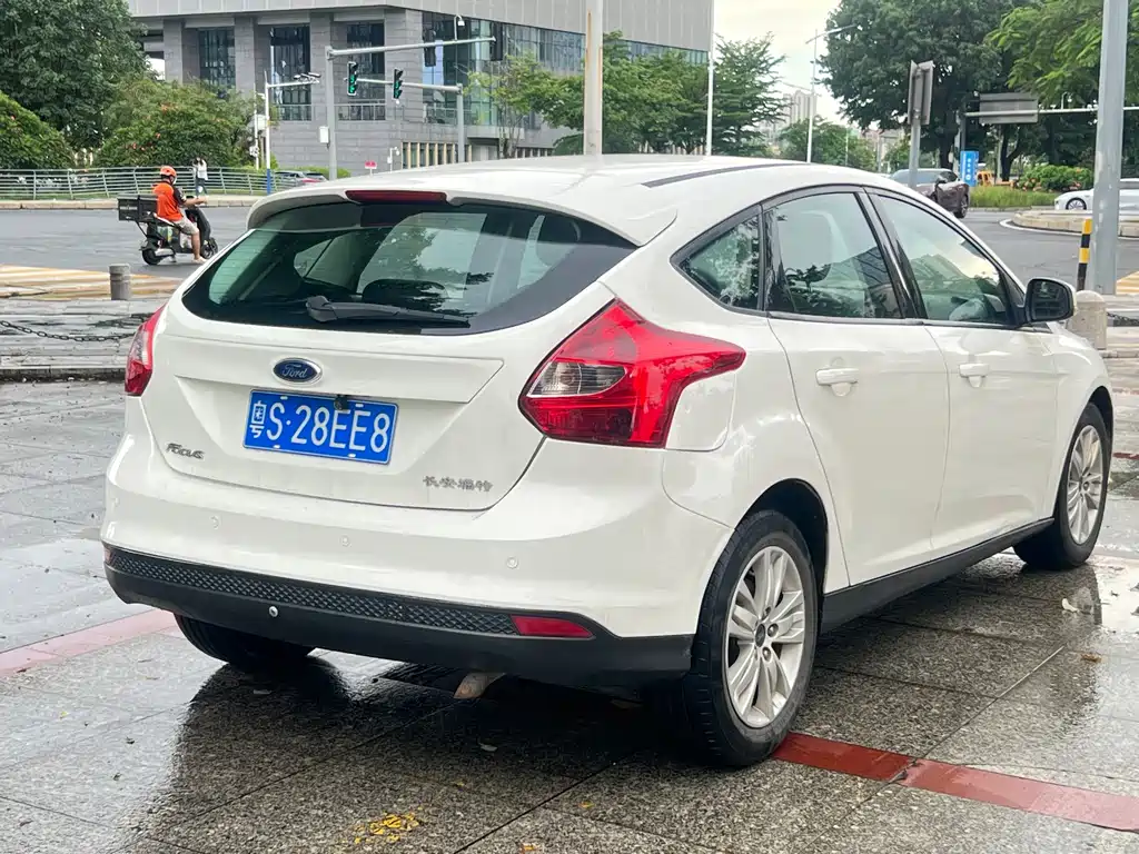 Ford Focus 2014 — фото 4