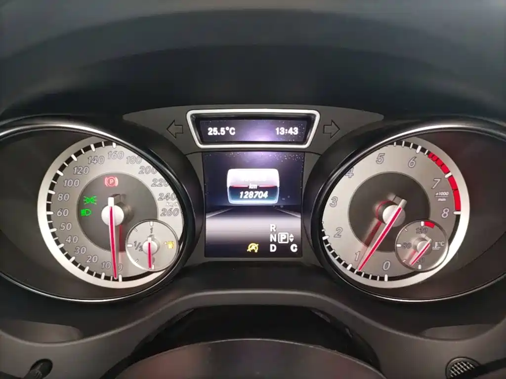Mercedes-Benz GLA 2016 — фото 12
