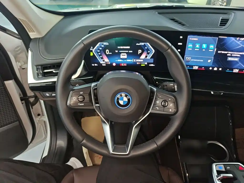 BMW iX1 2024 — фото 11