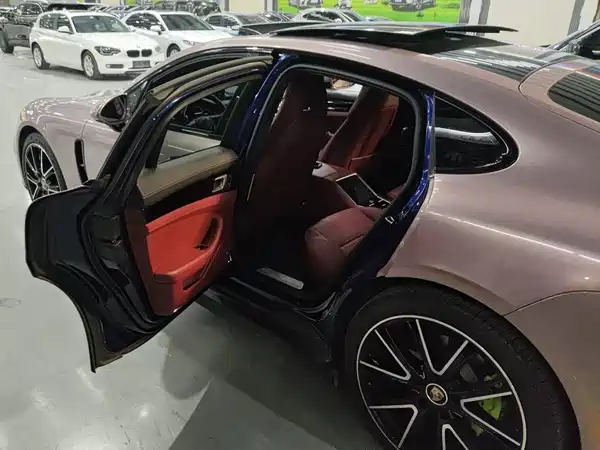 Porsche Panamera 2021