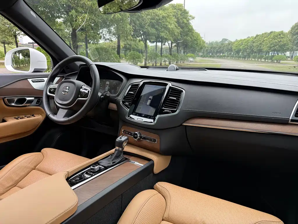 Volvo XC90 2017 — фото 12