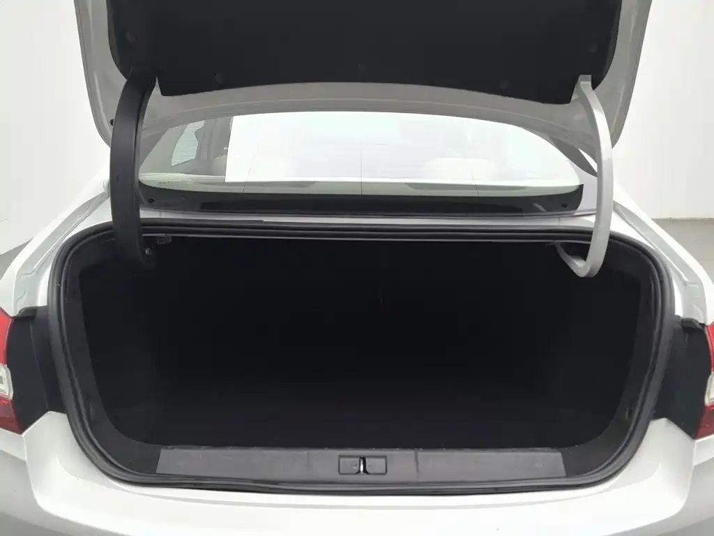 Peugeot 408 2014 — фото 16