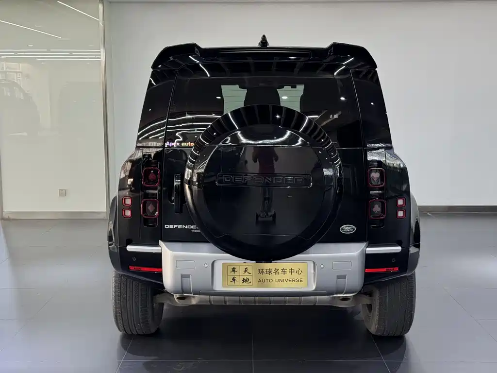 Land Rover Defender 2023 — фото 20