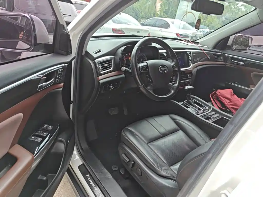 GAC Trumpchi GS8 2017 — фото 16