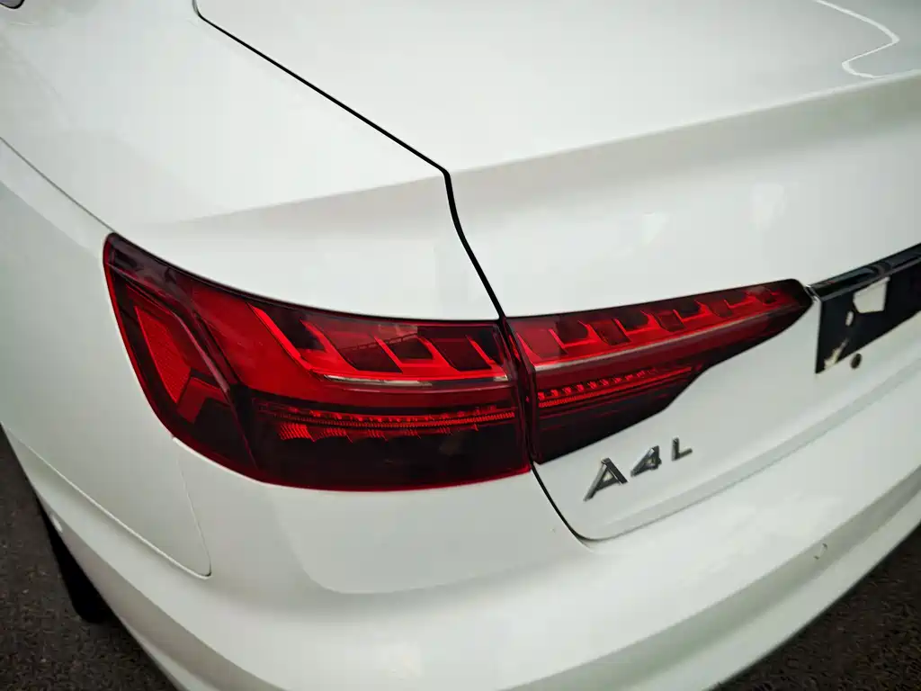 Audi A4L 2021 — фото 14