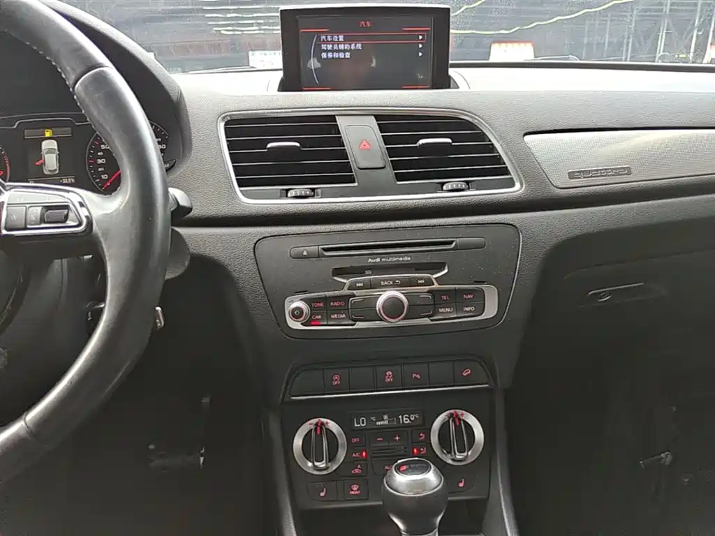Audi Q3 2015 — фото 13