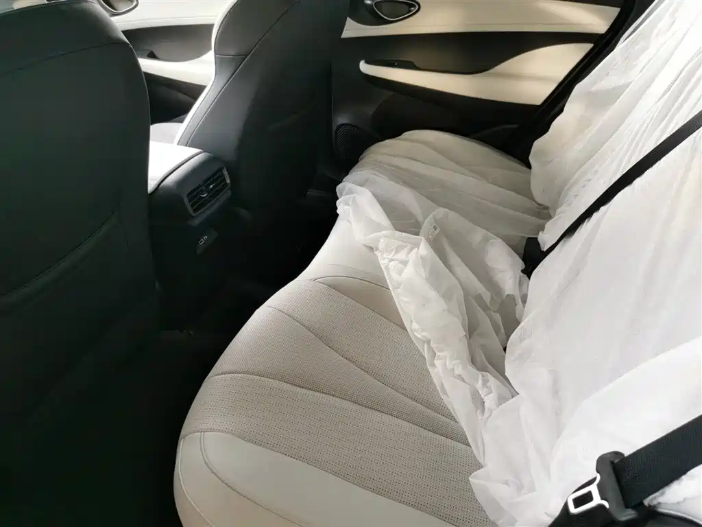 BYD Seal 05 DM-i 2026 — фото 17