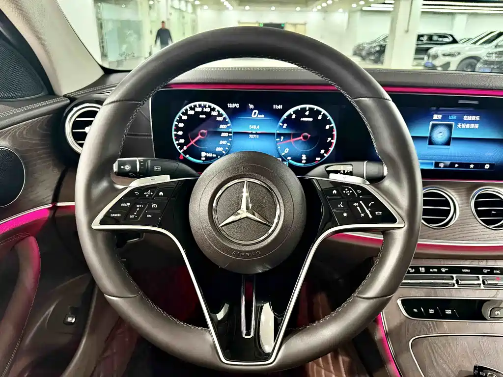 Mercedes-Benz E-Class 2021 — фото 15