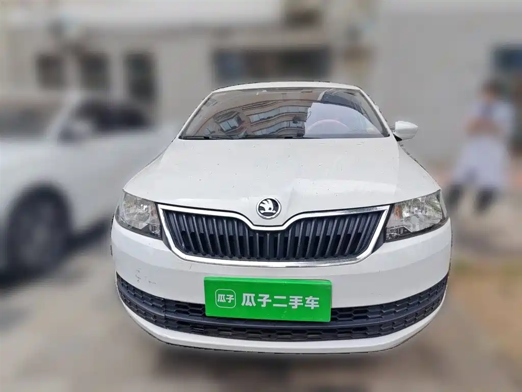 Skoda Rapid Spaceback 2015 — фото 24