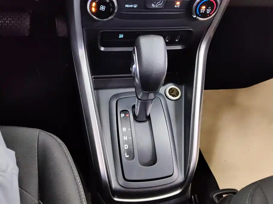 Ford EcoSport 2018 — фото 16