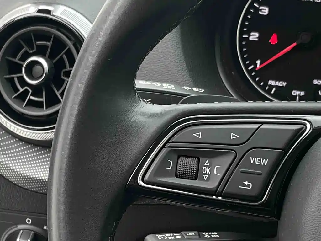 Audi Q2L 2023