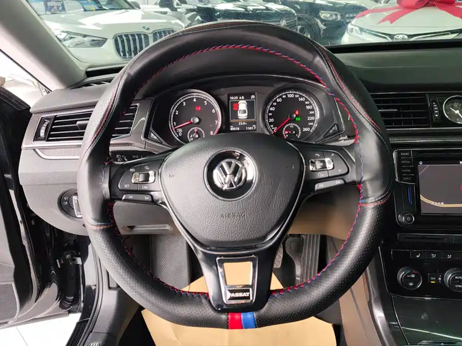 Volkswagen Passat 2017 — фото 15