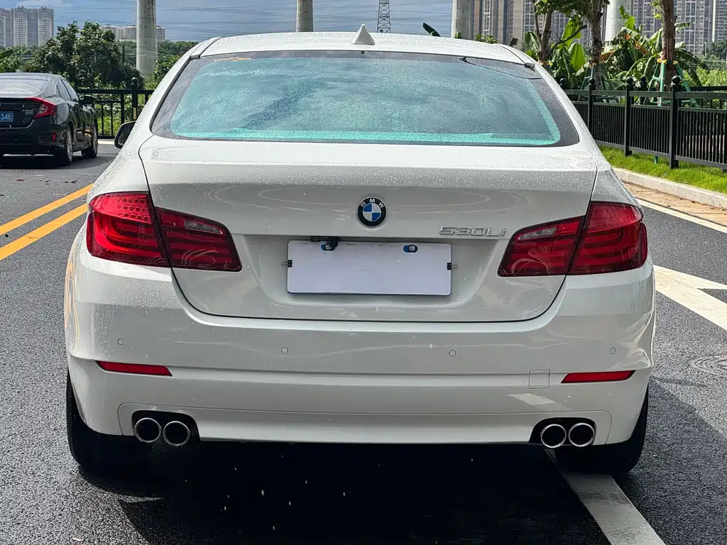 BMW 5 Series 2012 — фото 9