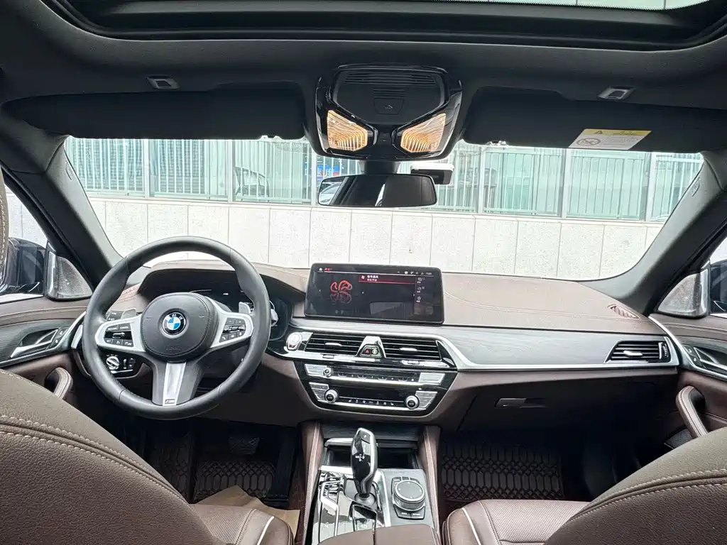BMW 5 Series 2021 — фото 10