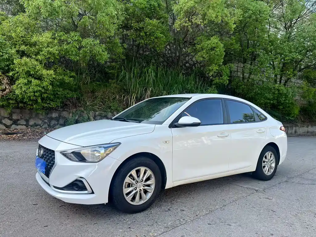 Hyundai Elantra 2019 — фото 1