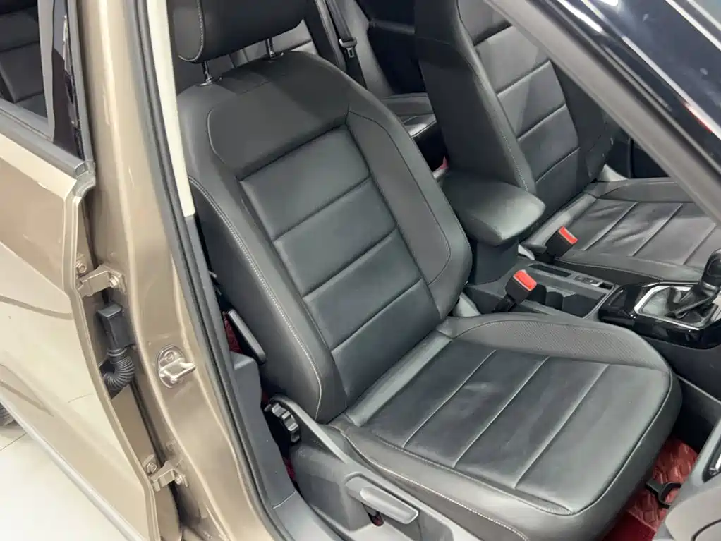 Volkswagen T-Roc 2019