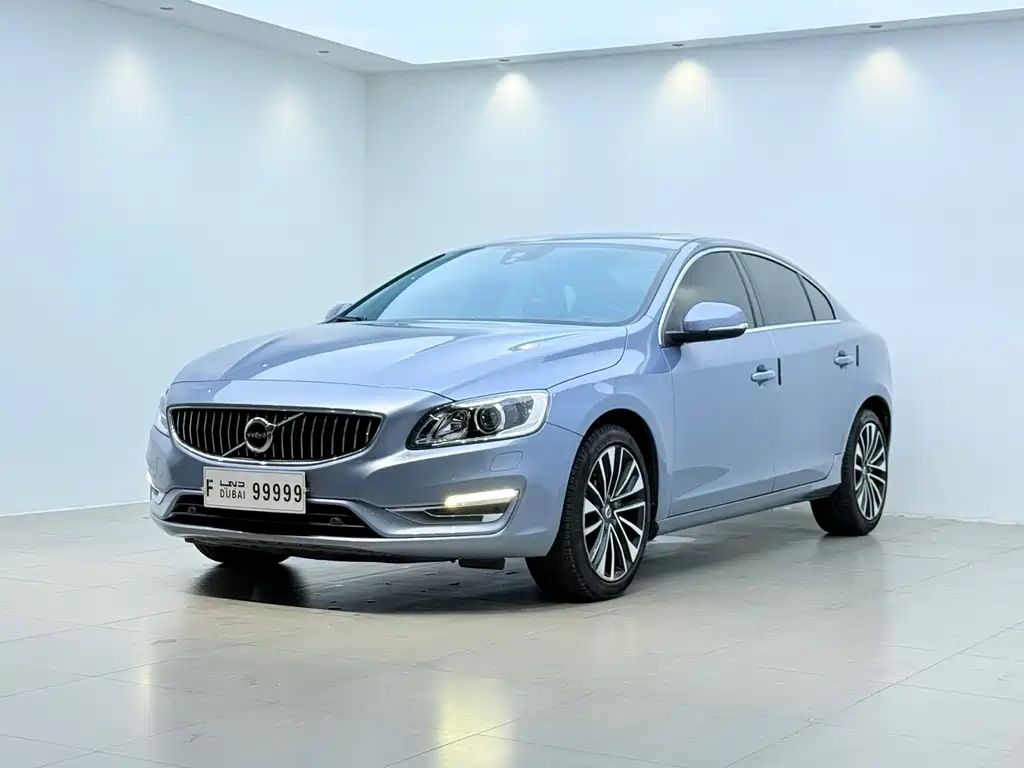Volvo S60 2018 — фото 1