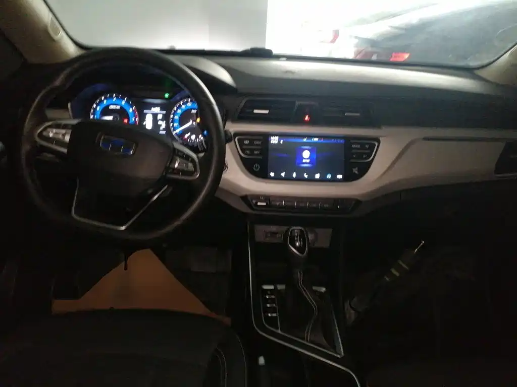 Geely Vision X3 2021 — фото 10