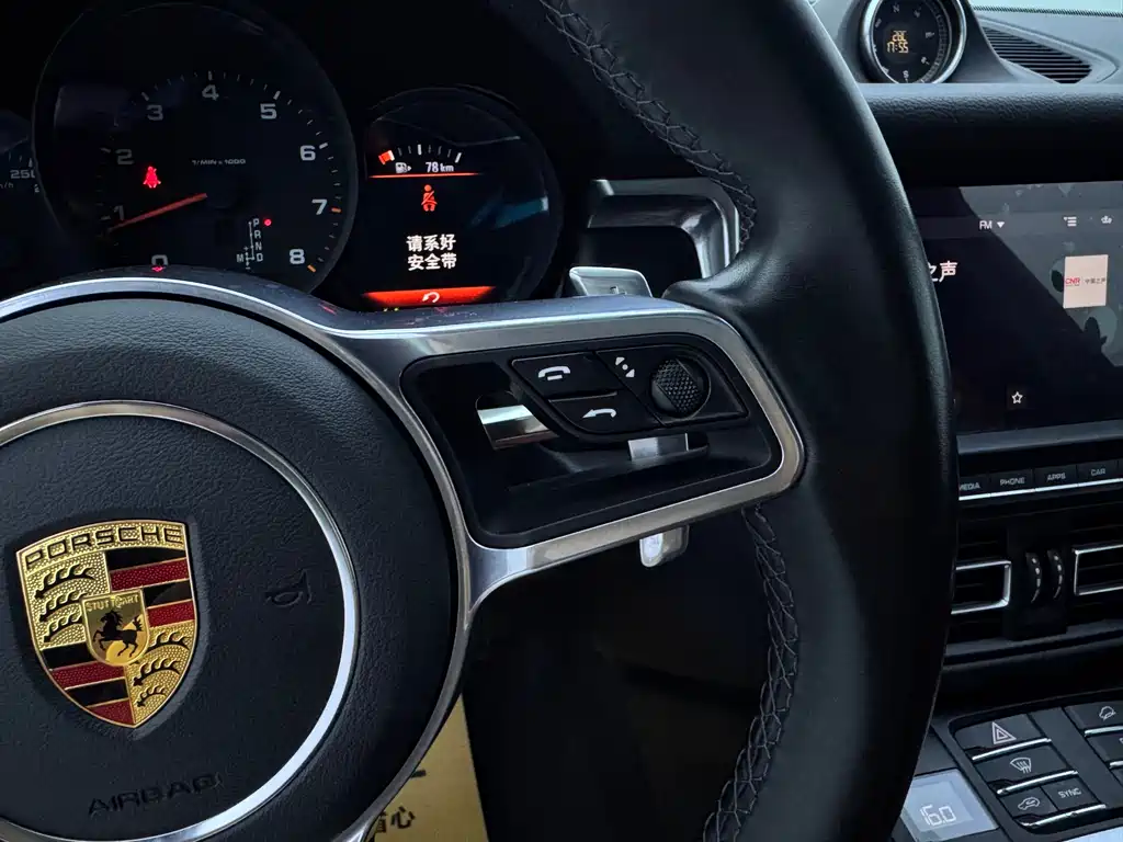 Porsche Macan 2021 — фото 18