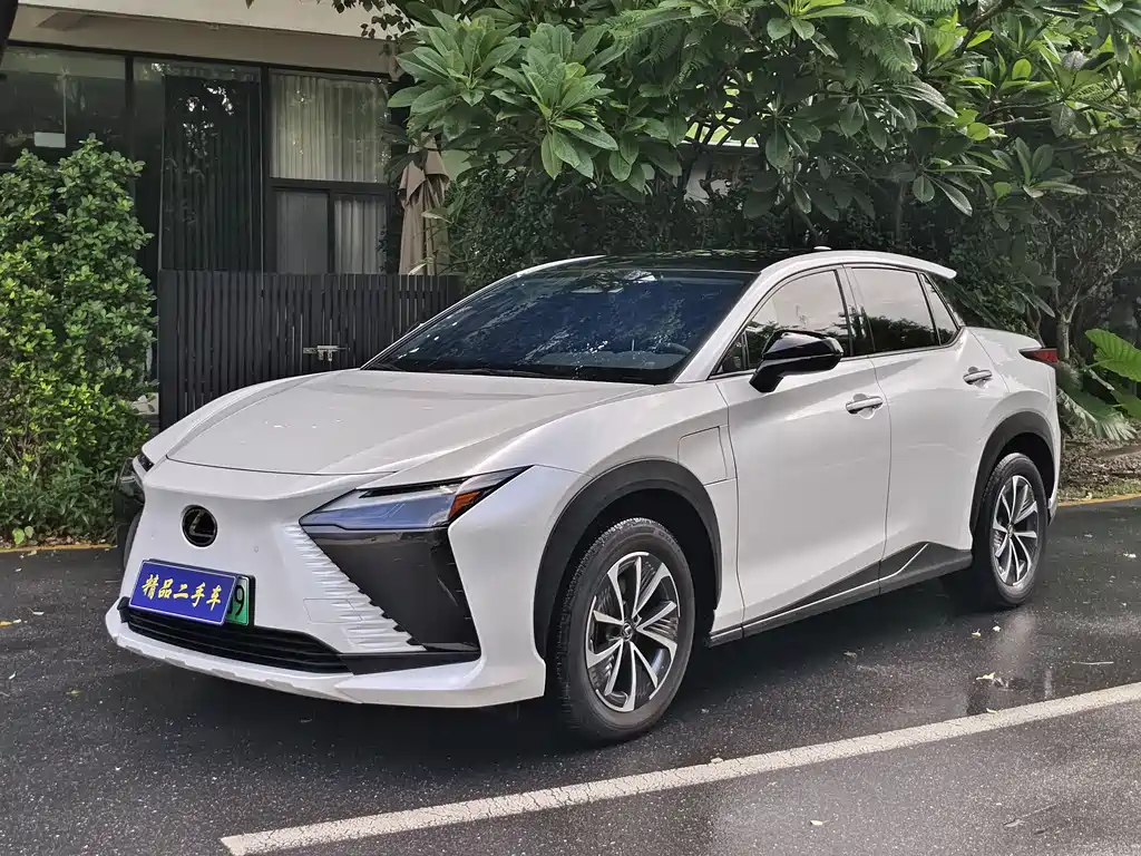 Lexus RZ 2023