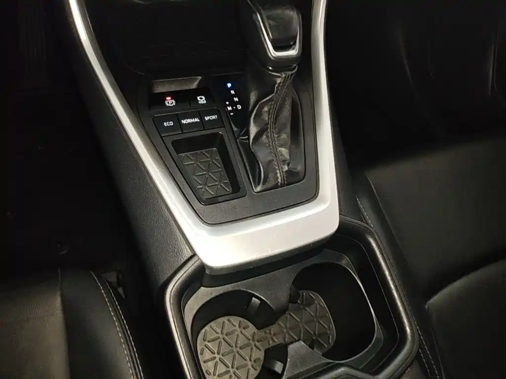 Toyota Wildlander 2023 — фото 10