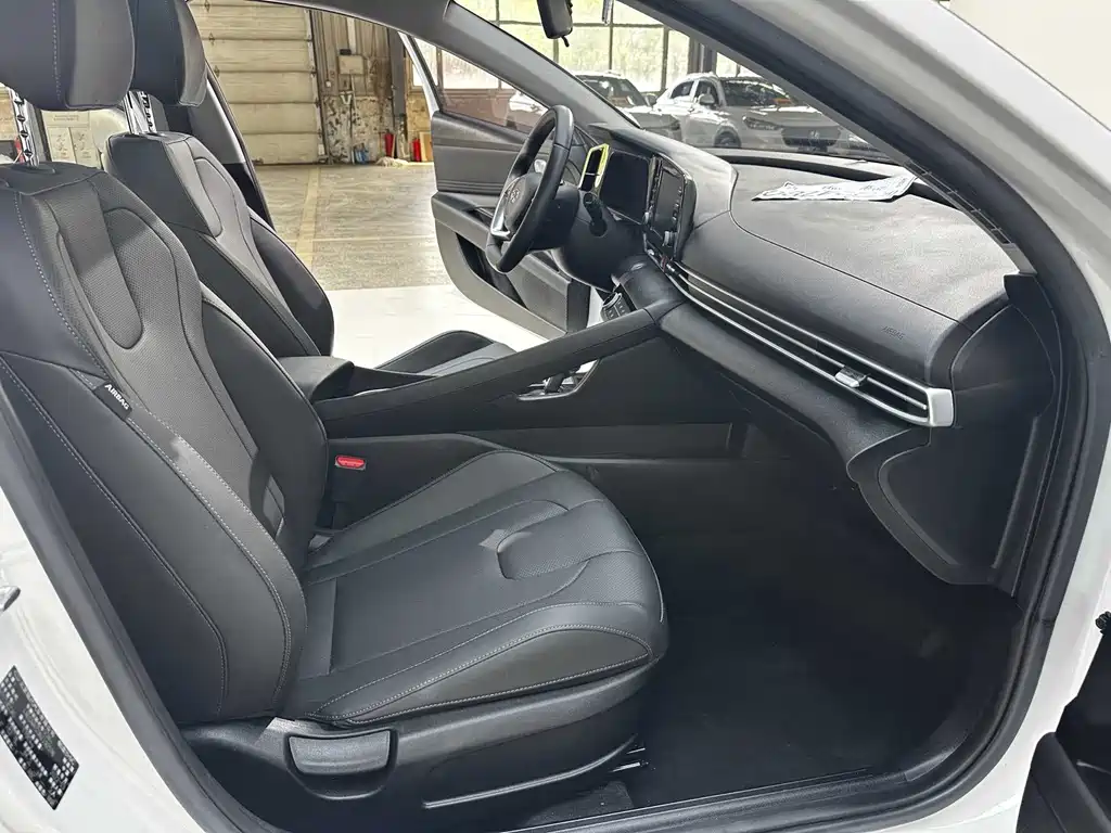 Hyundai Elantra 2022 — фото 23
