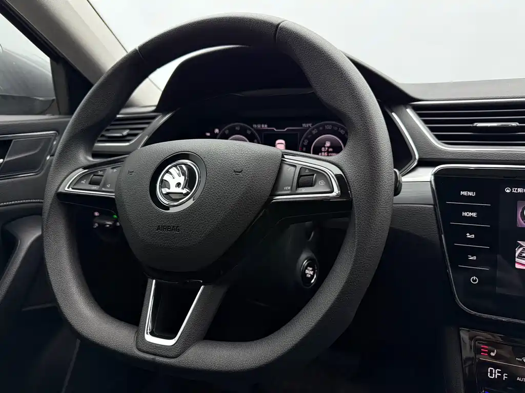 Skoda Superb 2023 — фото 11