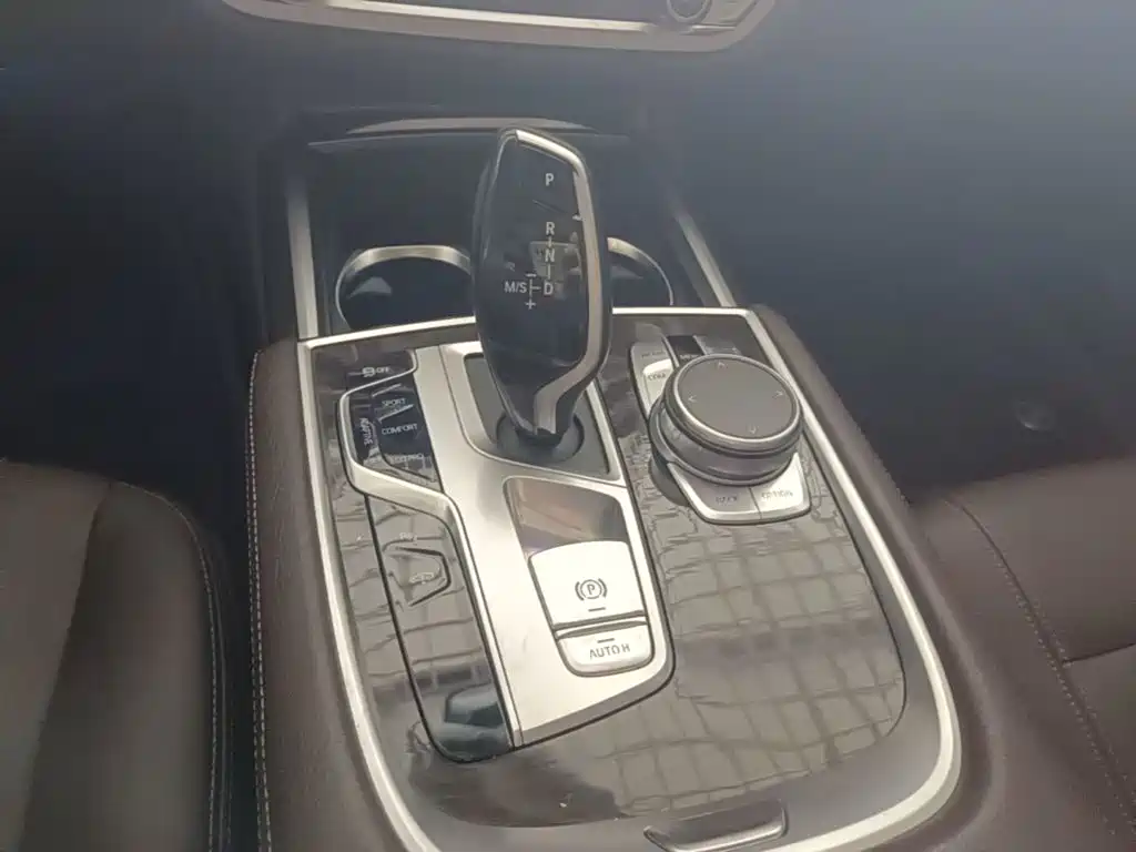 BMW 7 Series 2019 — фото 14