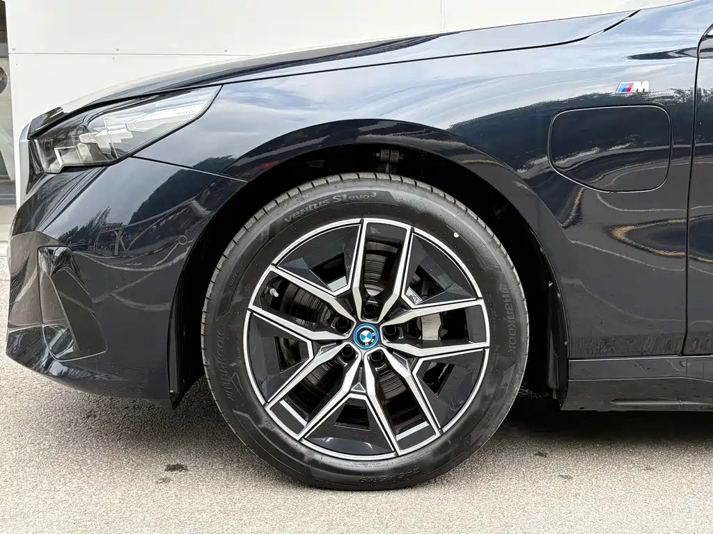 BMW i5 2025 — фото 22