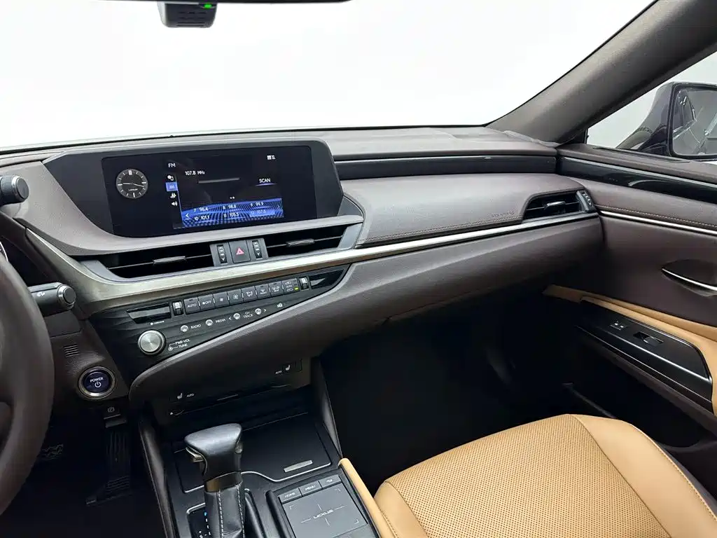 Lexus ES 2021 — фото 15