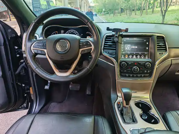 Jeep Grand Cherokee 2016