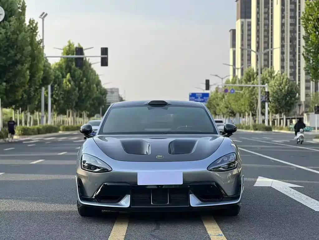 Xiaomi SU7 Ultra 2025