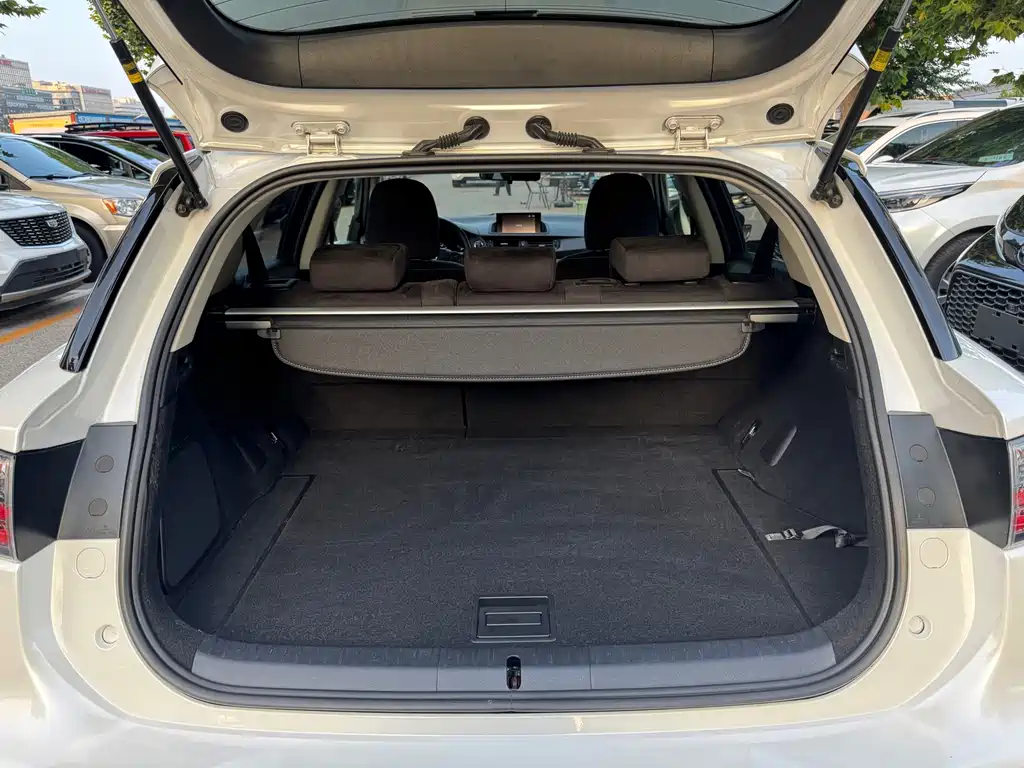 Lexus CT 2016 — фото 13