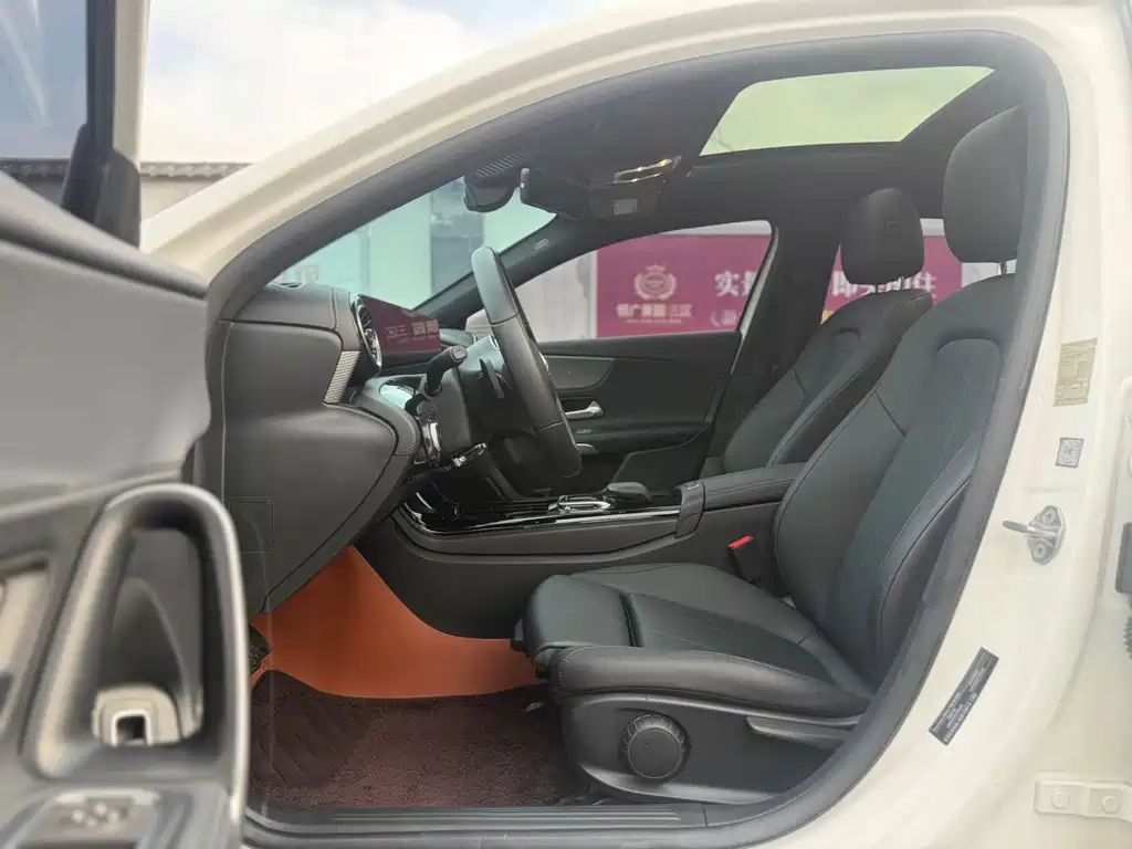 Mercedes-Benz A-Class 2022 — фото 13