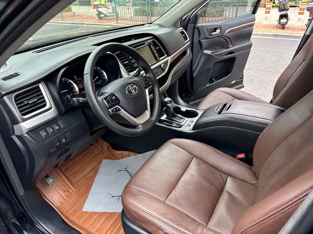 Toyota Highlander 2016 — фото 24