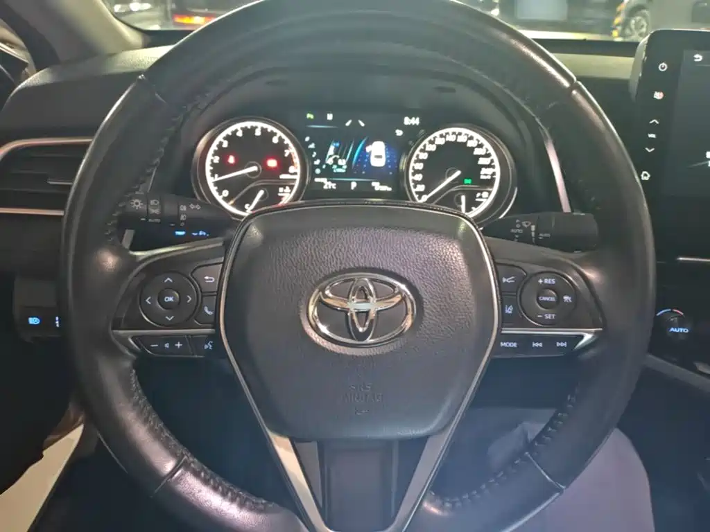 Toyota Camry 2022 — фото 11
