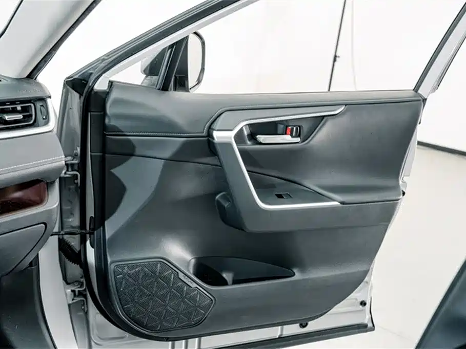Toyota RAV4 2020 — фото 15