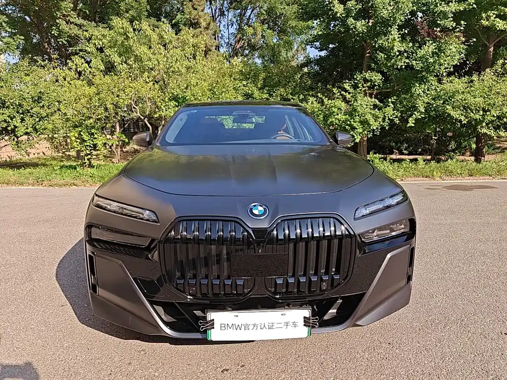 BMW i7 2025 — фото 2