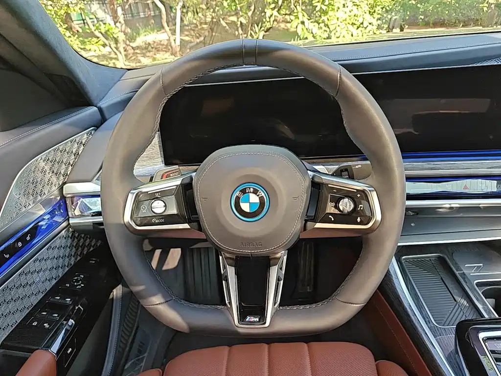 BMW i7 2025 — фото 9