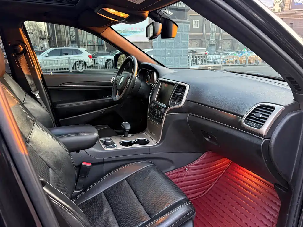 Jeep Grand Cherokee 2014 — фото 12