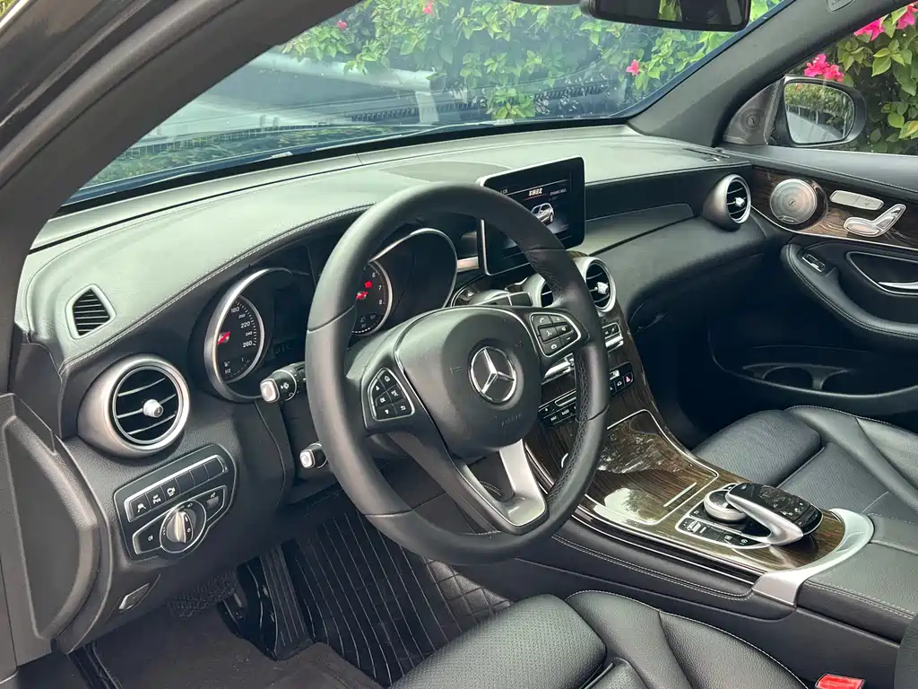 Mercedes-Benz GLC 2017 — фото 14