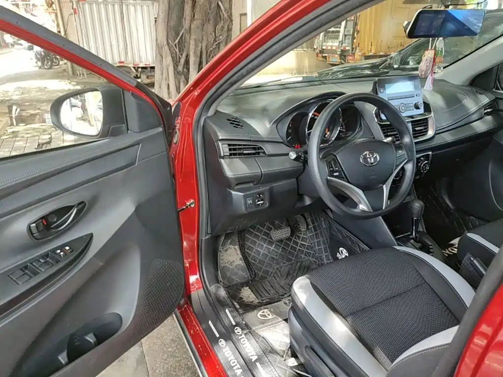 Toyota Yaris L 2022 — фото 12