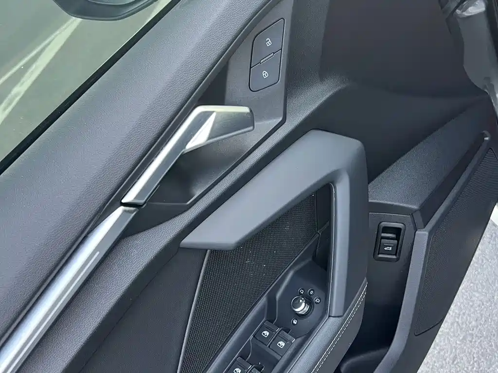 Audi A3 2023 — фото 12