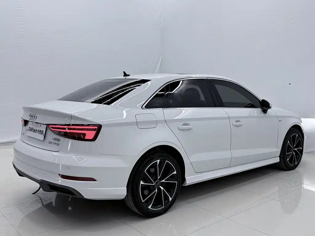 Audi A3 2019 — фото 13