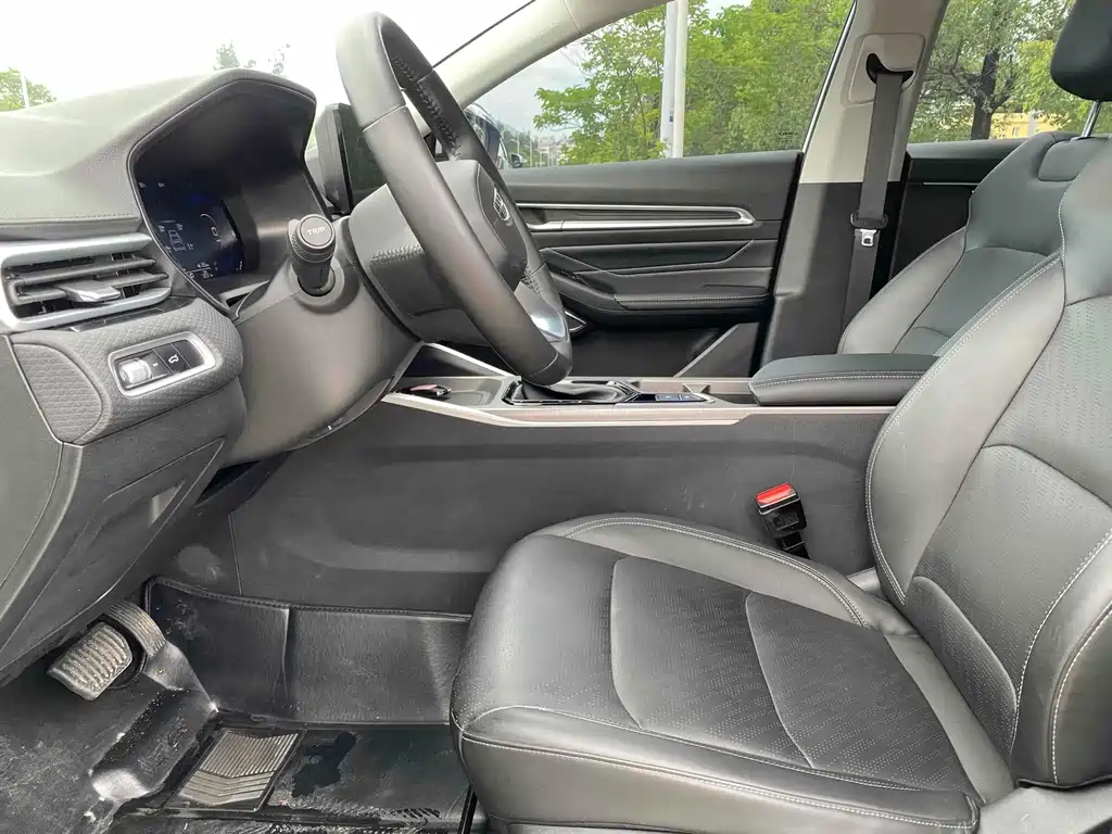 Geely Emgrand 2022