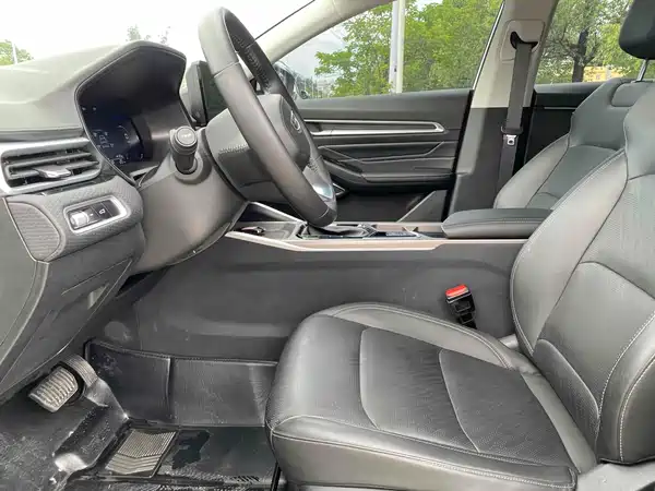 Geely Emgrand 2022
