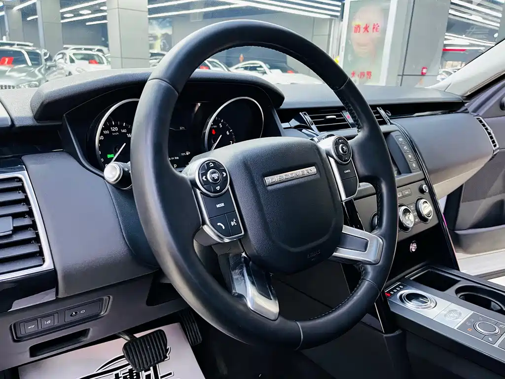 Land Rover Discovery 2018 — фото 14
