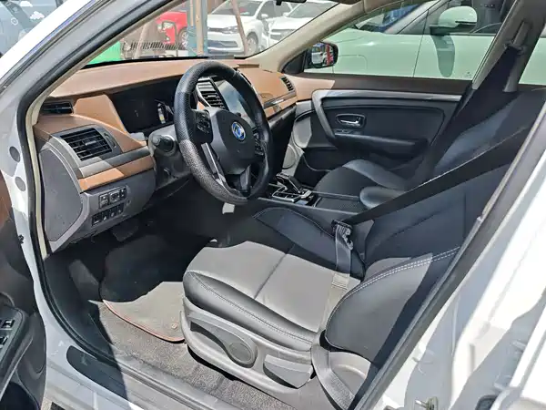 Dongfeng E70 2020